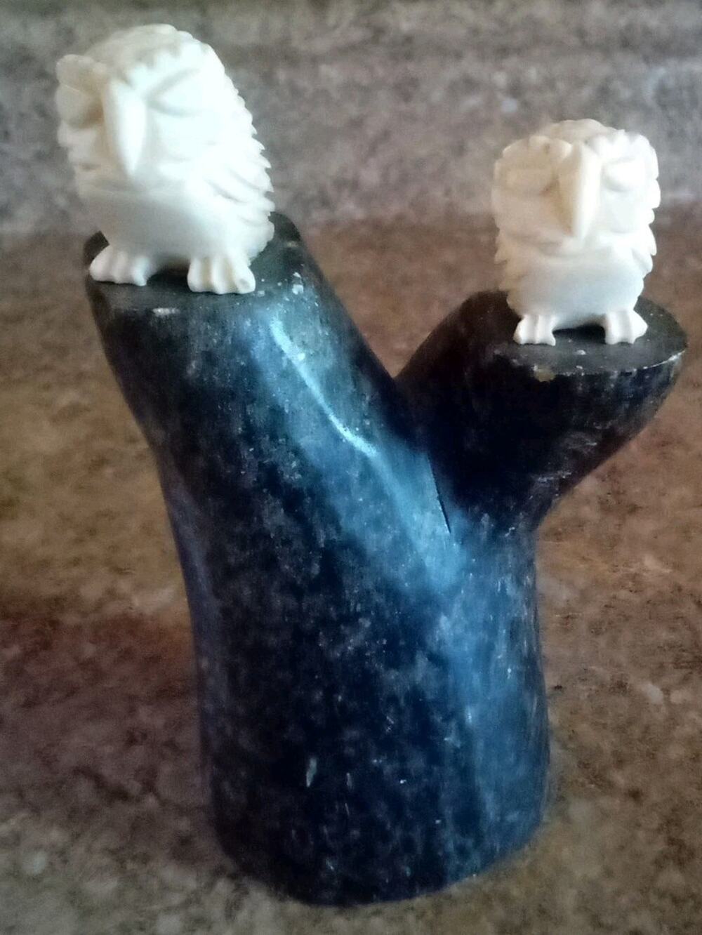 Vtg Alaskan Intuit Hand Carved Soapstone Branch Statue W/ 2 Alabaster Owls